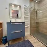 Apartment Centre-ville Entierement Renove