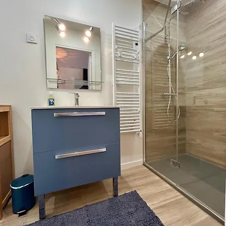 Apartment Centre-ville Entierement Renove